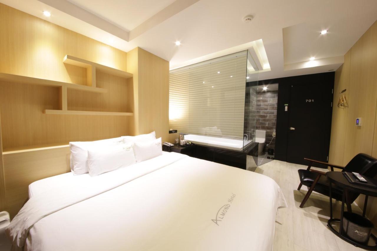 Almond Hotel Busan Station Exteriör bild