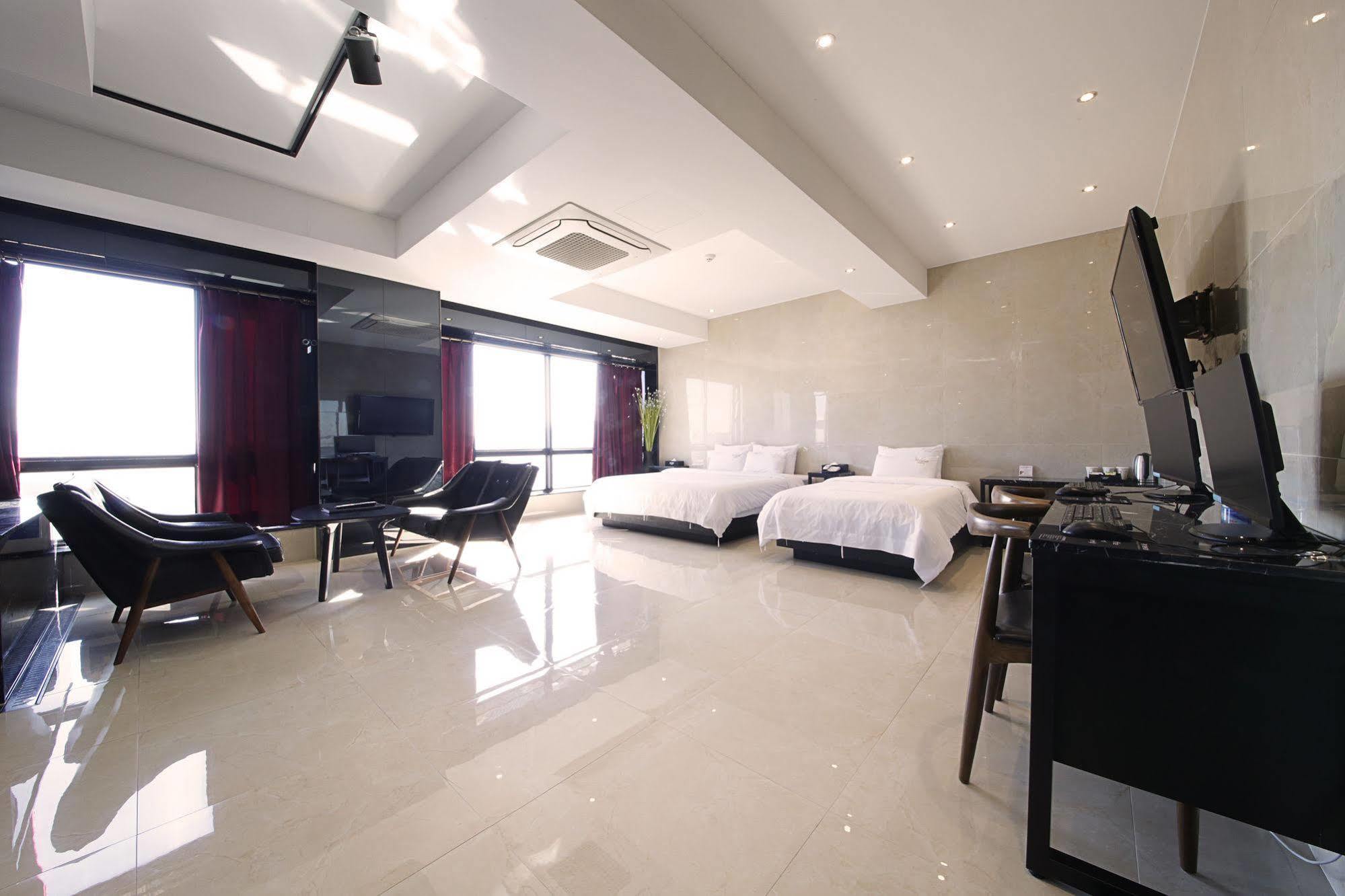 Almond Hotel Busan Station Exteriör bild