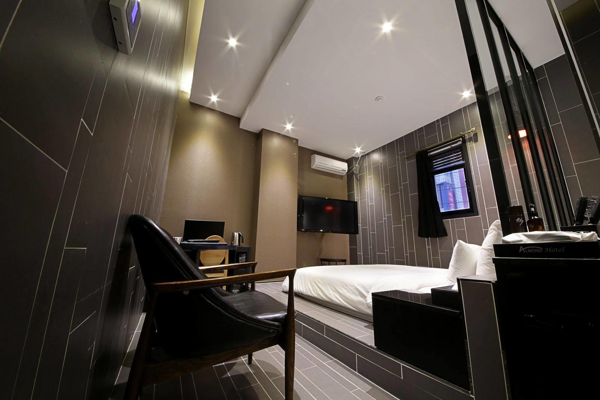 Almond Hotel Busan Station Exteriör bild
